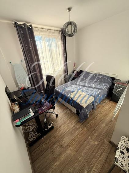 Apartament cu 3 camere semidecomandat în Florești