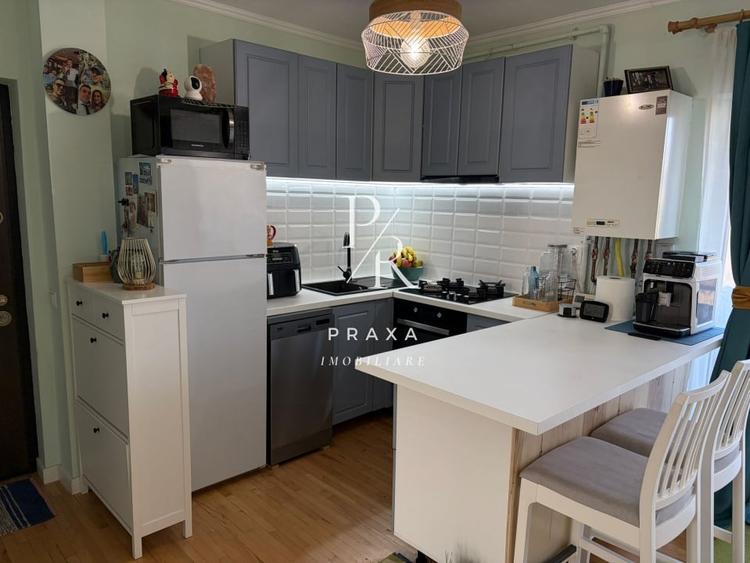 Apartament cu 2 camere semidecomandat, mobilat în Florești