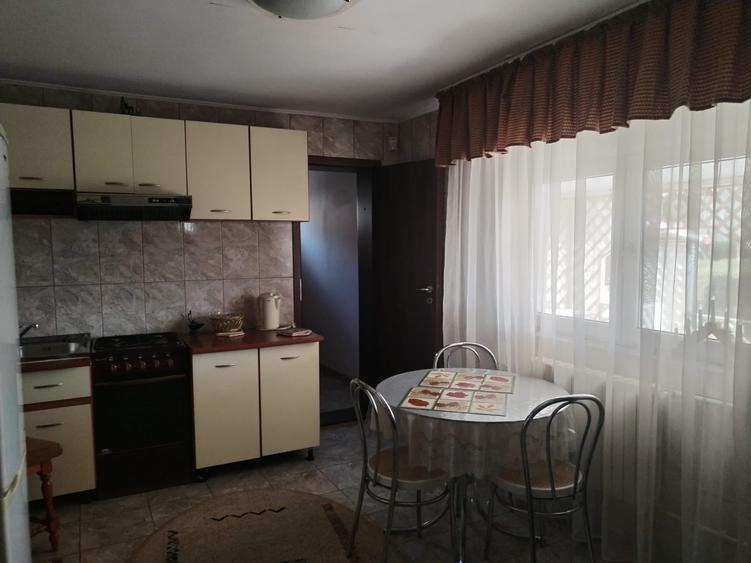 Casă cu 5 camere cu Canalizare în Central