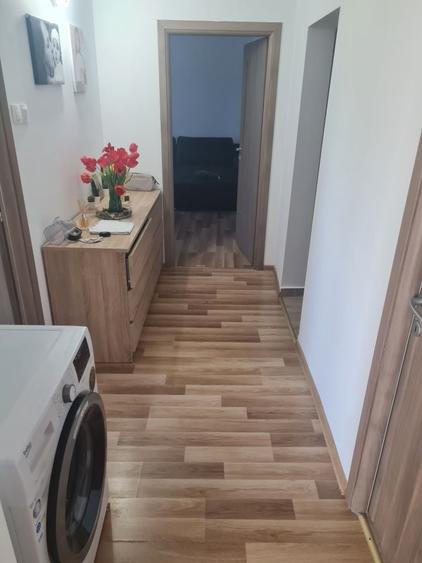 Apartament cu 3 camere decomandat în 1 Decembrie