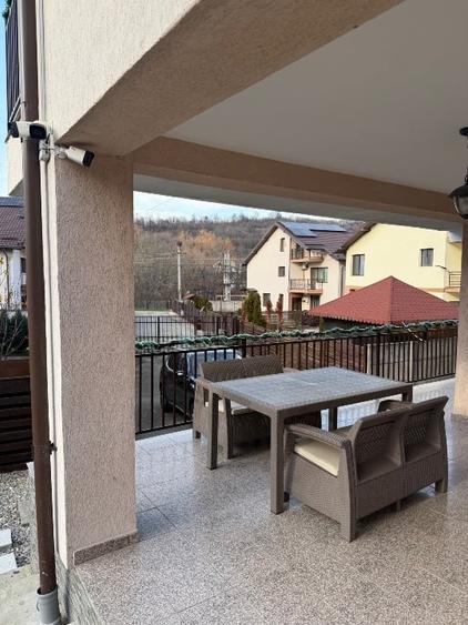 Casă individuală cu 5 camere cu Teren 800 Mp în Exterior Est
