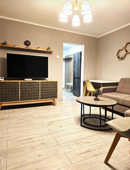 Apartament cu 2 camere semidecomandat, mobilat în Tomis Nord