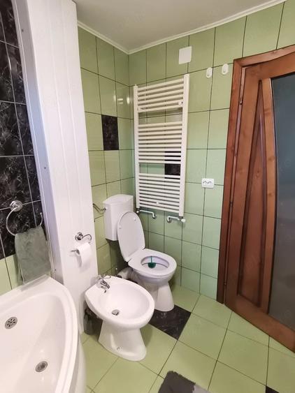 Apartament cu 4 camere decomandat în Central