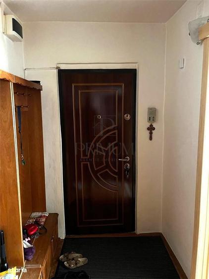 Apartament cu 4 camere decomandat în Lipovei