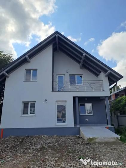 Casă cu 5 camere cu Teren 500 Mp în Rădăuți
