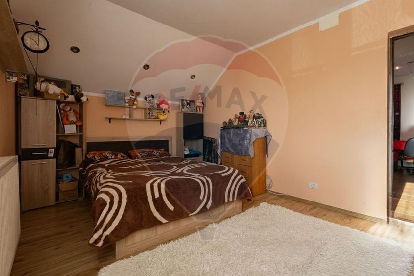 Casă individuală cu 6 camere cu Teren 266 Mp în Șagului