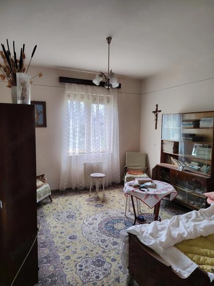 Apartament cu 3 camere decomandat în Jiu-Paroșeni