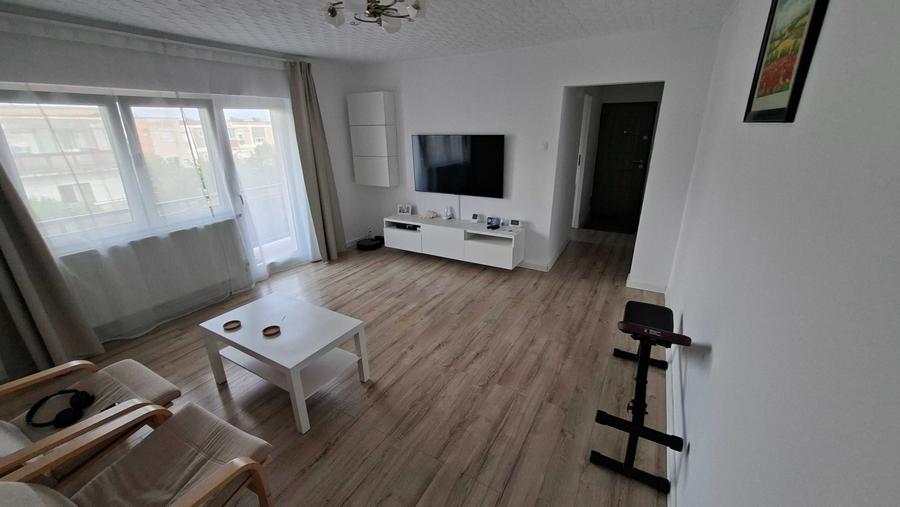 Apartament cu 3 camere decomandat în Miorița