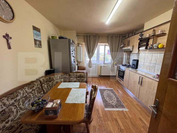 Apartament cu 3 camere decomandat în Micro 11