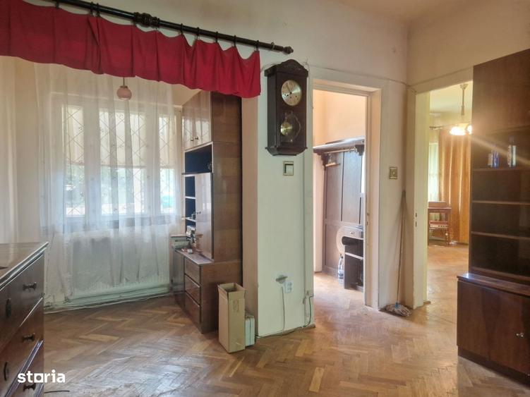 Casă cu 3 camere decomandat în Central