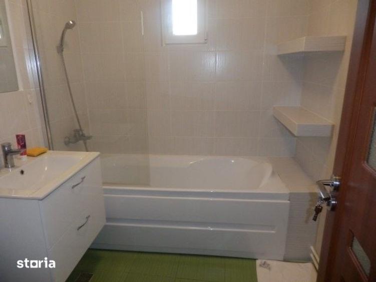 Apartament cu 3 camere decomandat în Aviației