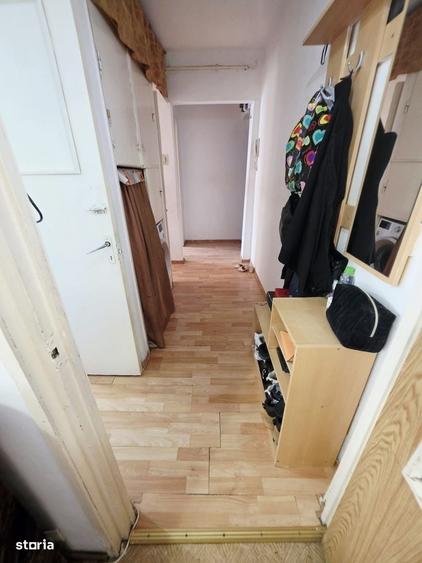Apartament cu 3 camere nedecomandat în Malu Roșu