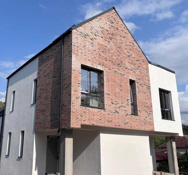 Duplex cu 4 camere cu Canalizare în Florești