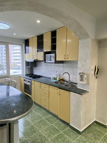 Apartament cu 3 camere decomandat în Dristor