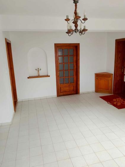 Casă cu 3 camere în Central