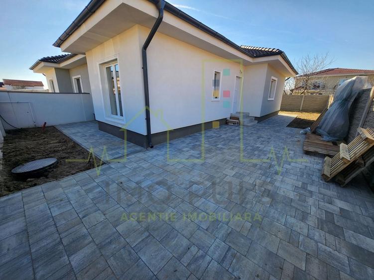 Duplex cu 4 camere cu Canalizare în Moșnița Nouă