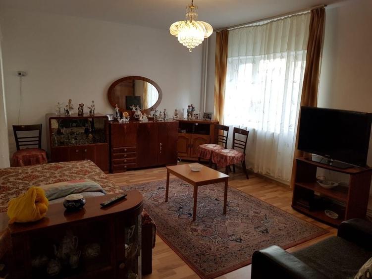 Garsonieră decomandată în Central