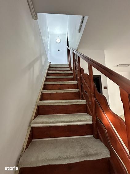 Casă cu 4 camere cu Teren 80 Mp în Central