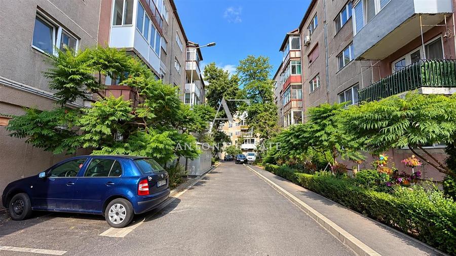Apartament cu 3 camere semidecomandat în Cantemir