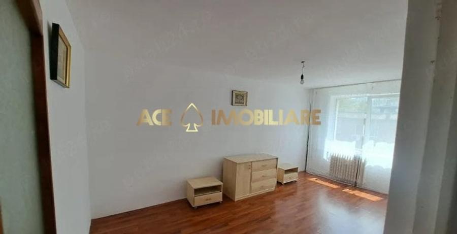 Apartament cu 3 camere decomandat în Crângași
