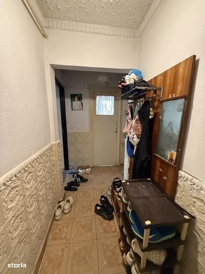 Apartament cu 2 camere semidecomandat în Craiovița Nouă