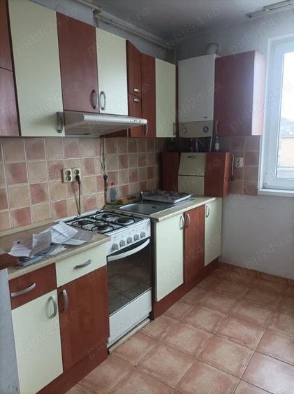 Apartament cu 3 camere nedecomandat în Cetate