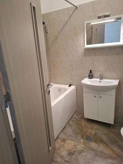 Apartament cu 2 camere decomandat în Roșu