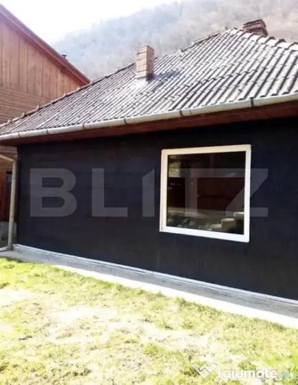 Casă cu 2 camere cu Teren 1380 Mp în Central
