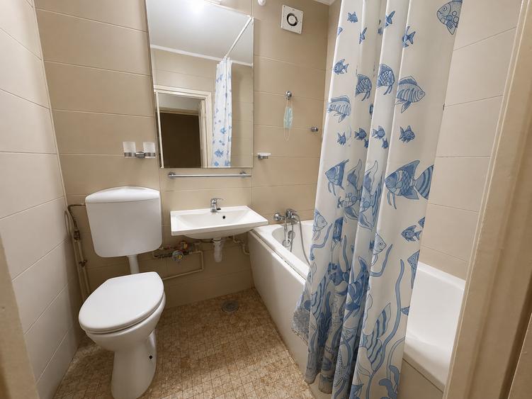 Apartament cu 3 camere semidecomandat în Drumul Taberei