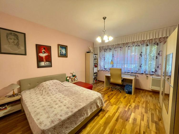 Casă cu 7 camere cu Garaj în Dămăroaia