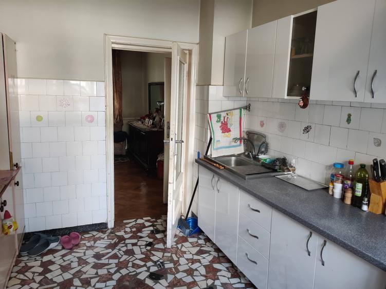 Casă individuală cu 6 camere cu Canalizare în Brâncoveanu