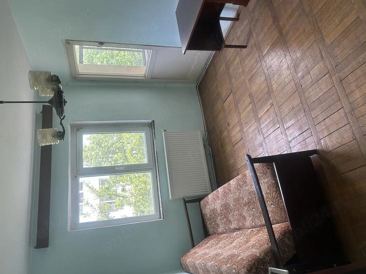 Apartament cu 4 camere decomandat în Central