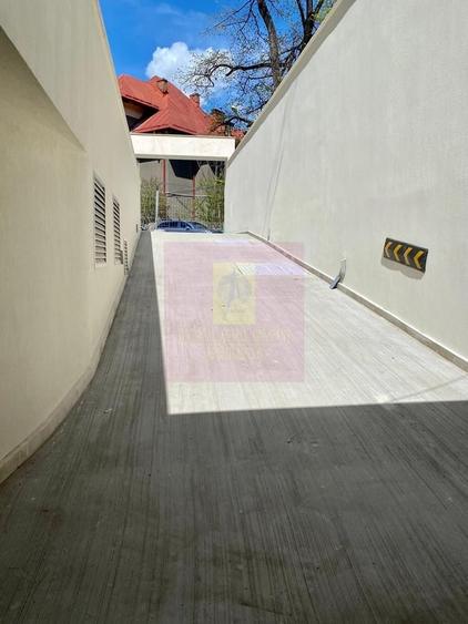 Apartament cu 4 camere decomandat în Central