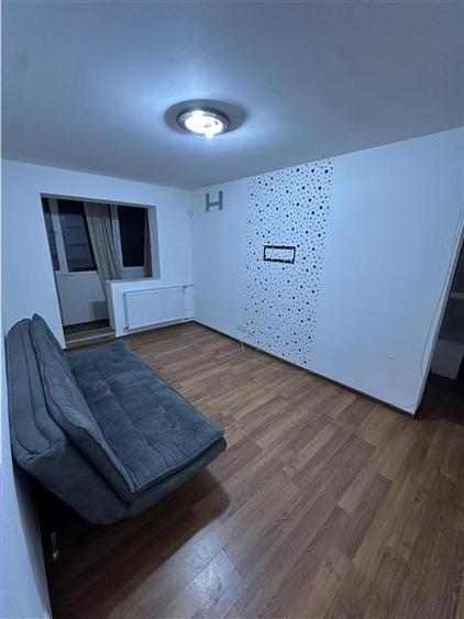 Apartament cu 3 camere semidecomandat în Circumvalațiunii