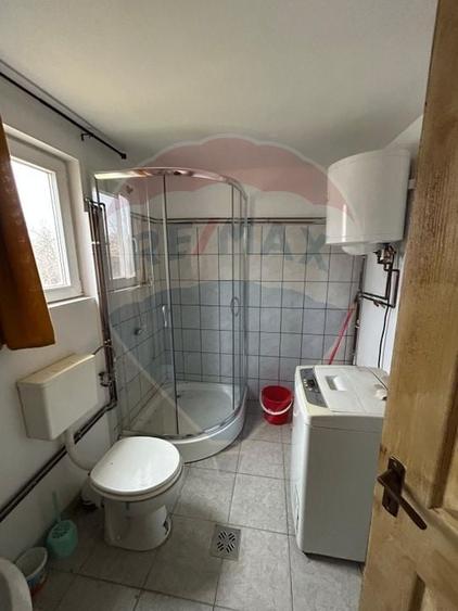Casă cu 2 camere cu Teren 1043 Mp în Est