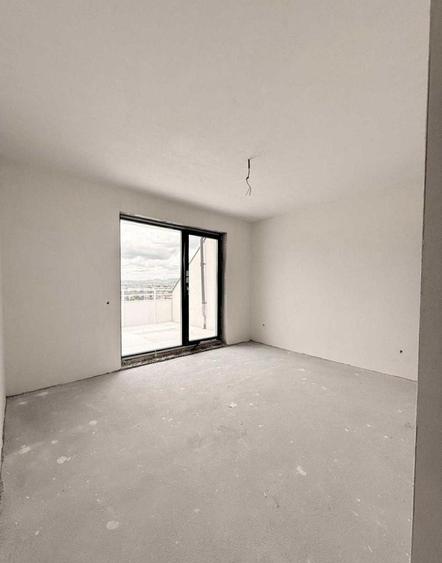 Apartament cu 3 camere semidecomandat în Florești — fotografia 3