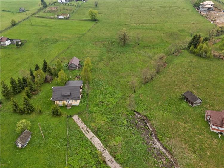 Teren intravilan de 1355 mp, în Fundata