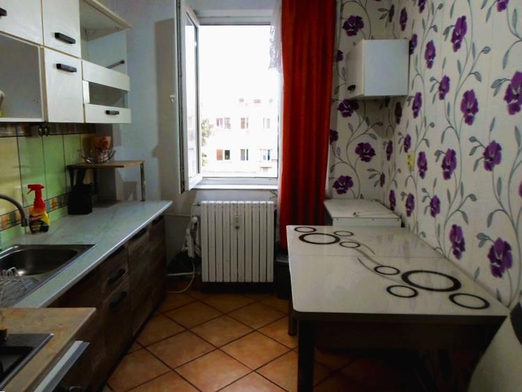 Apartament cu 3 camere decomandat în Democrației