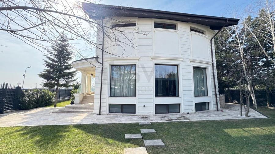 Casă individuală cu 7 camere cu Piscina în Iancu Nicolae
