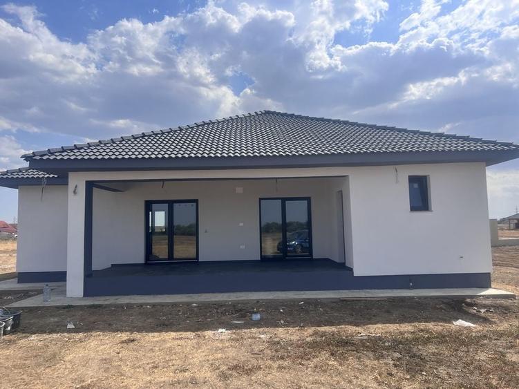 Casă cu 4 camere în Sântandrei