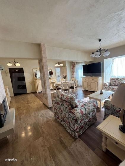 Apartament cu 4 camere în Independenței