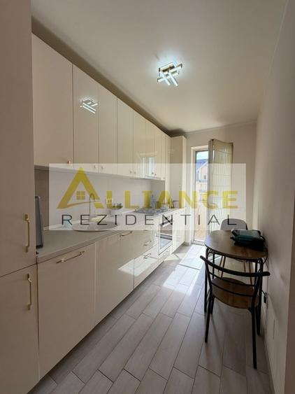 Apartament cu 3 camere decomandat, mobilat în Central