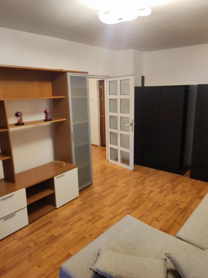 Apartament cu 2 camere decomandat în Exterior Vest