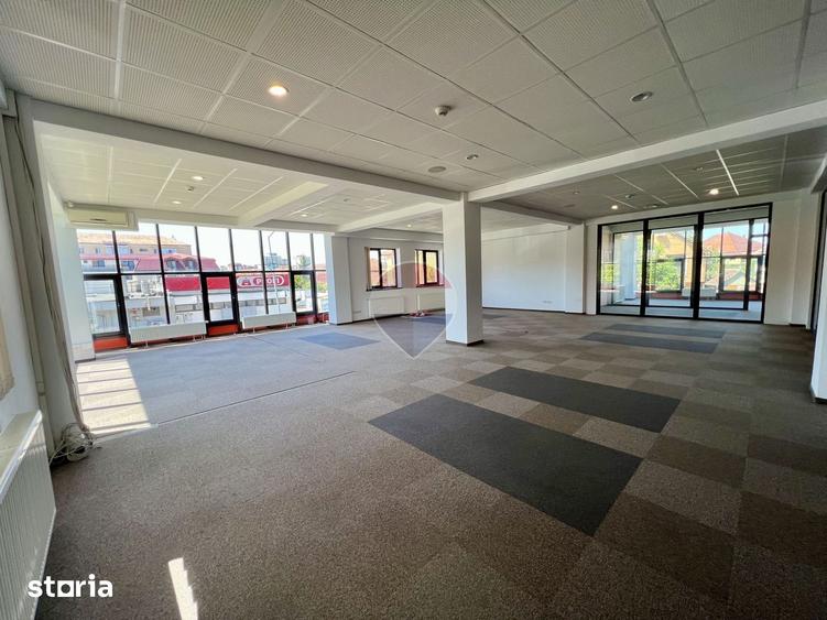 Spațiu comercial, de 291 mp, în Central