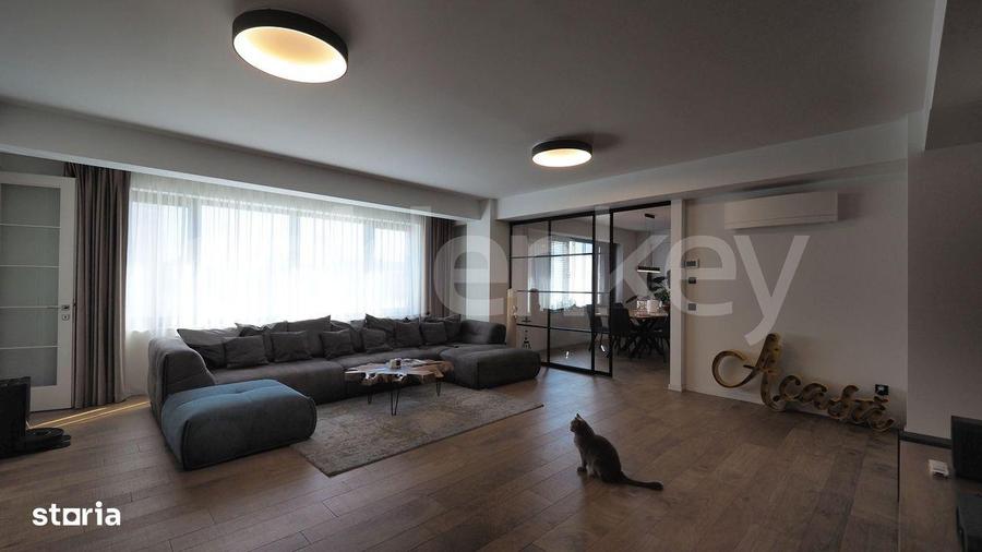 Apartament cu 4 camere, mobilat în Tei