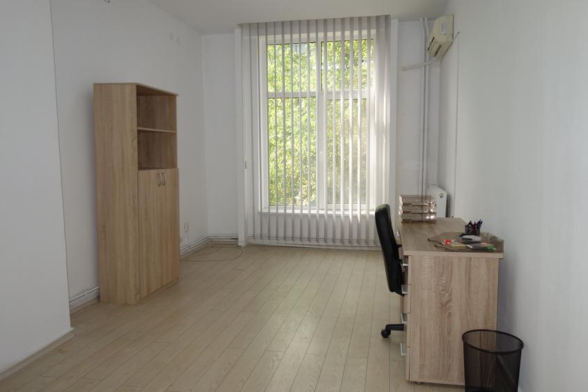 Birou, de 15 mp, în Basarabia
