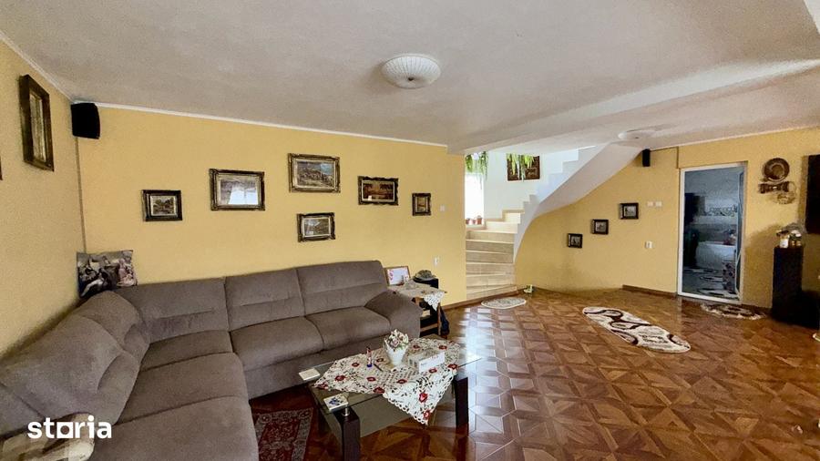 Casă cu 5 camere cu Teren 3000 Mp în Budești