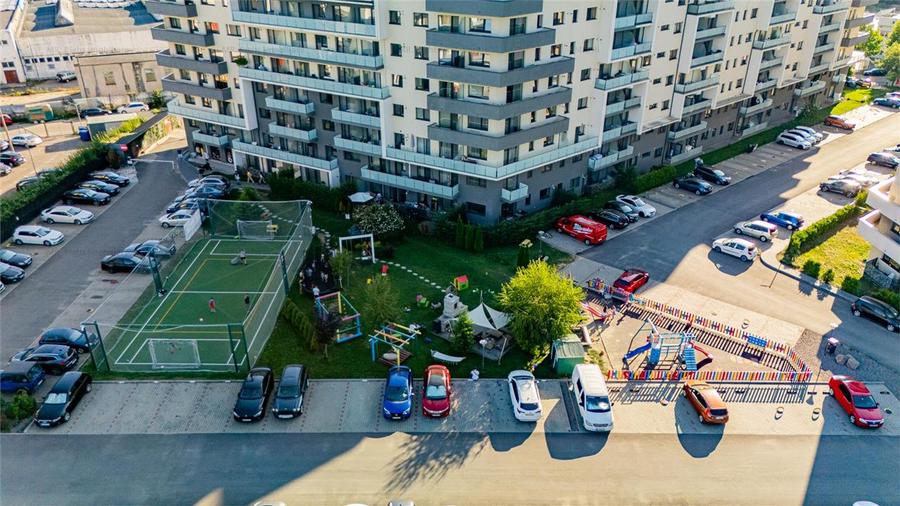Apartament cu 2 camere decomandat, mobilat în Tractorul