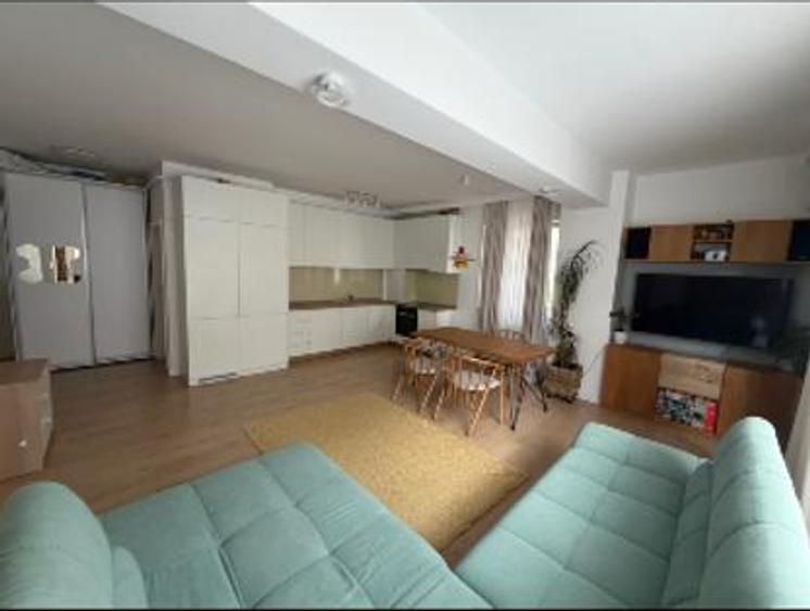 Apartament cu 3 camere semidecomandat în Unirii