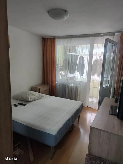 Apartament cu 3 camere semidecomandat în Giurgiului